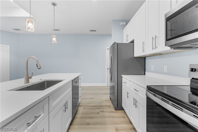 Building Photo - 1601 E 7th St