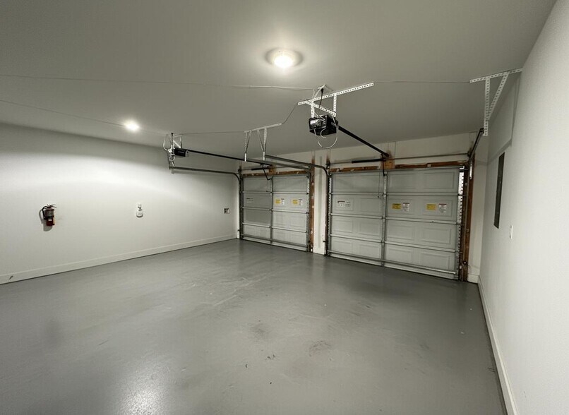 Building Photo - 530 E Park Ave