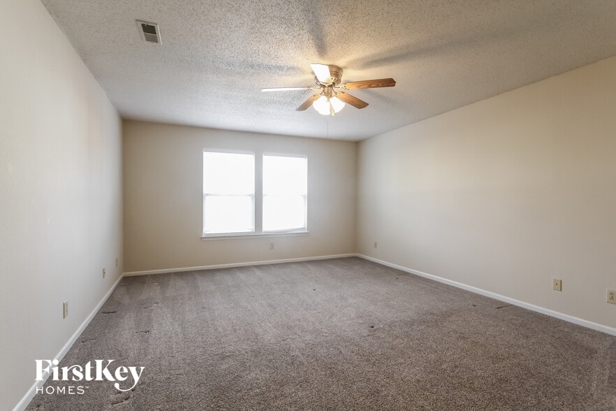 Building Photo - 9192 Huntleigh Cir