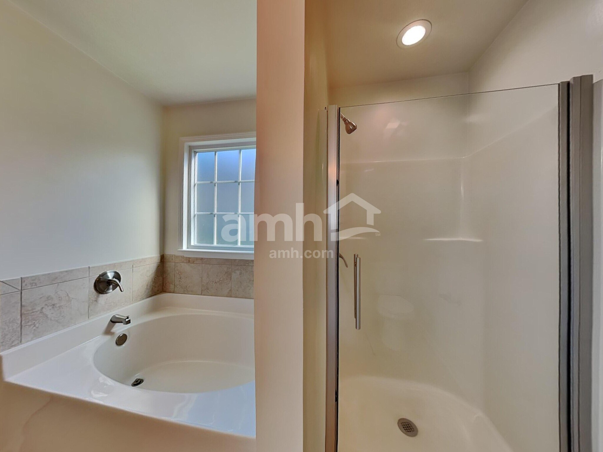 Building Photo - 706 Walnut Crossing Dr