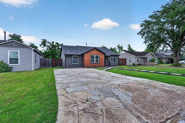 Building Photo - 3863 Arbor St