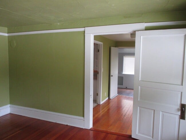 Building Photo - 1392 Willamette St