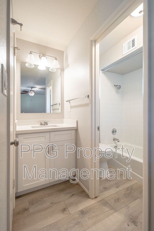 Building Photo - 456 W Jasper Dr