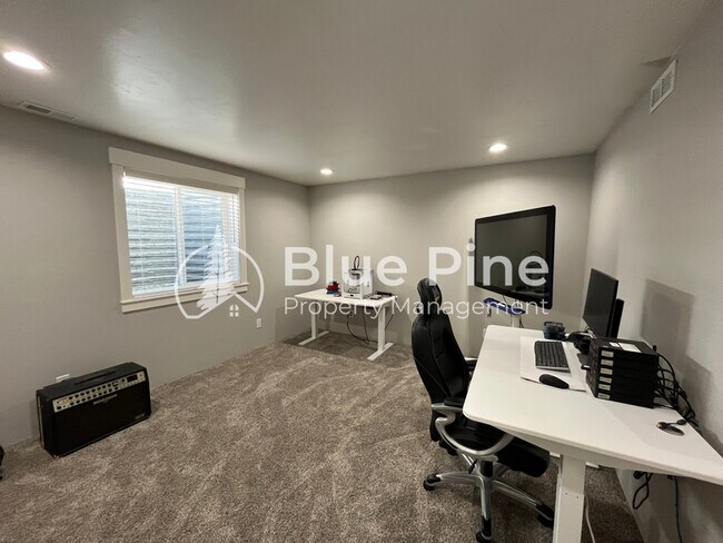 Building Photo - 6028 Fox Run Dr