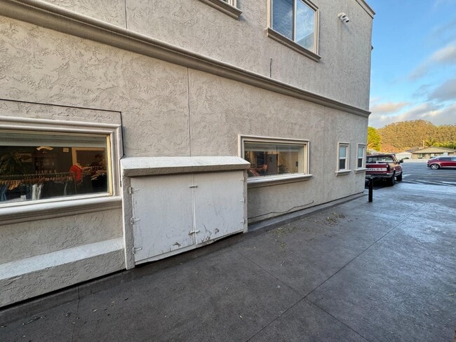 Building Photo - 435 Main St