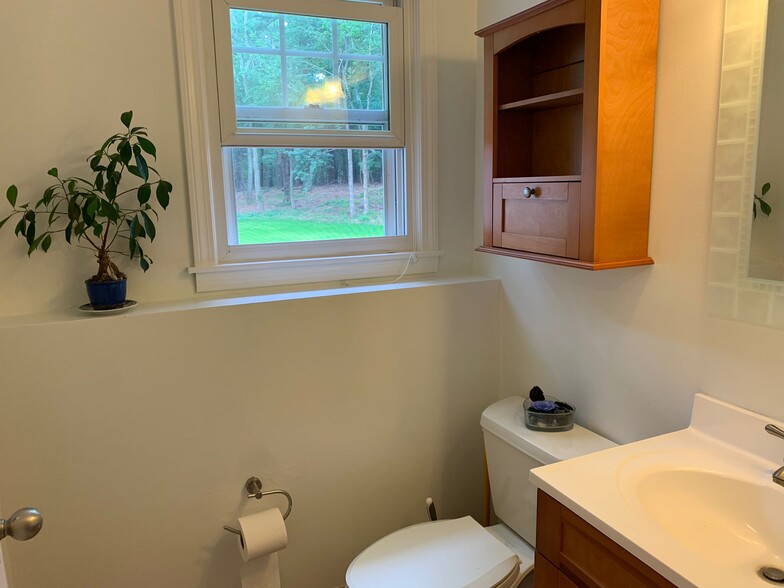 Half-bath - 15 Sherwood Cir