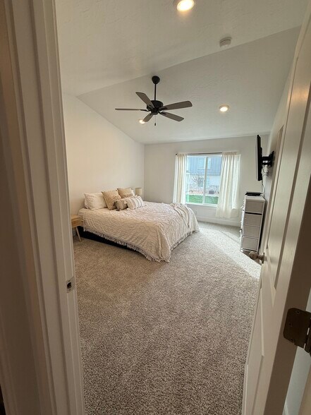 Building Photo - 1396 N 1780 E