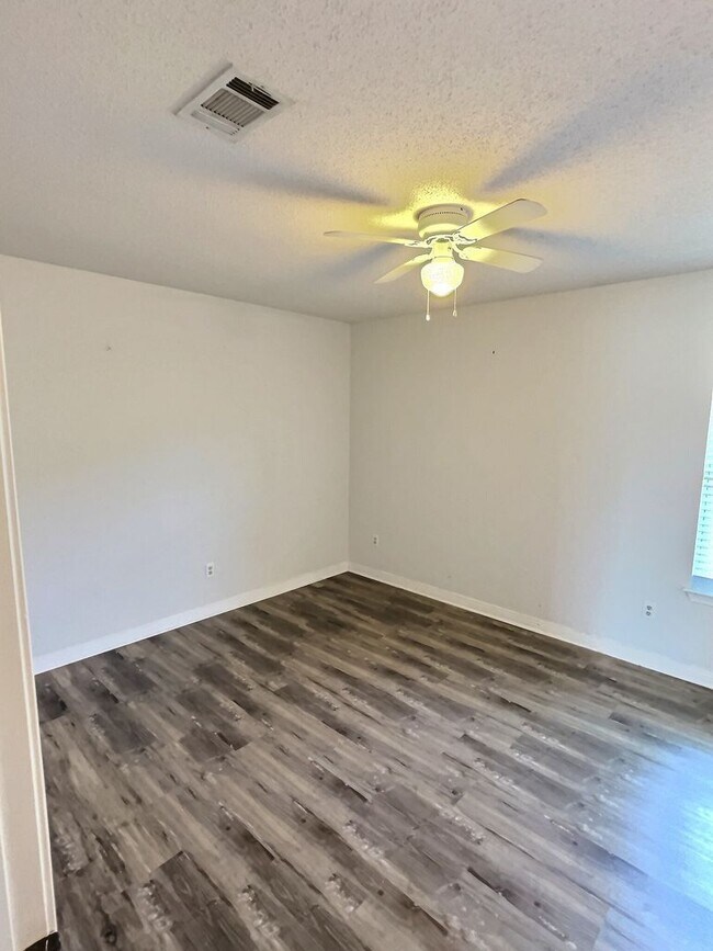 Building Photo - 2 Bedroom 2 Bathroom home in Biloxi, MS!