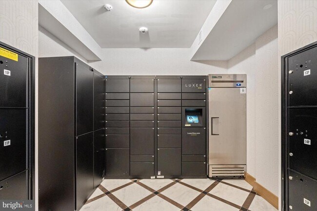 Building Photo - 811 N Columbus St