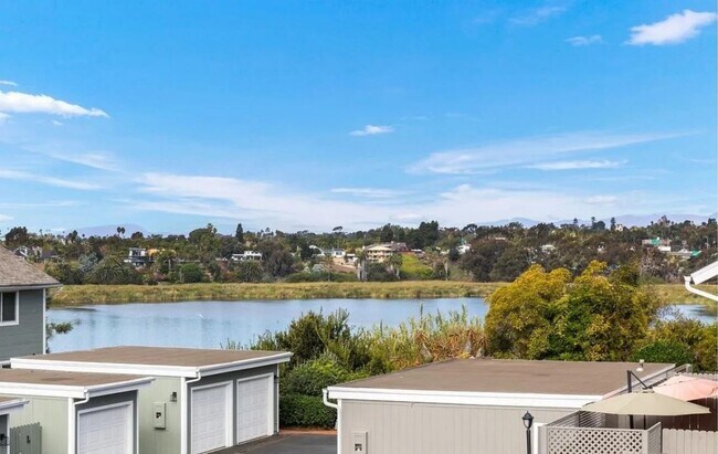 Building Photo - Spacious Carlsbad Condo Walking distance t...