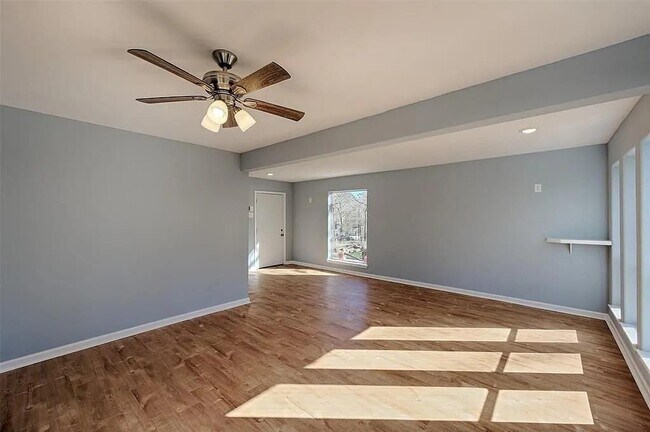 Building Photo - 6076 Sinclair Dr