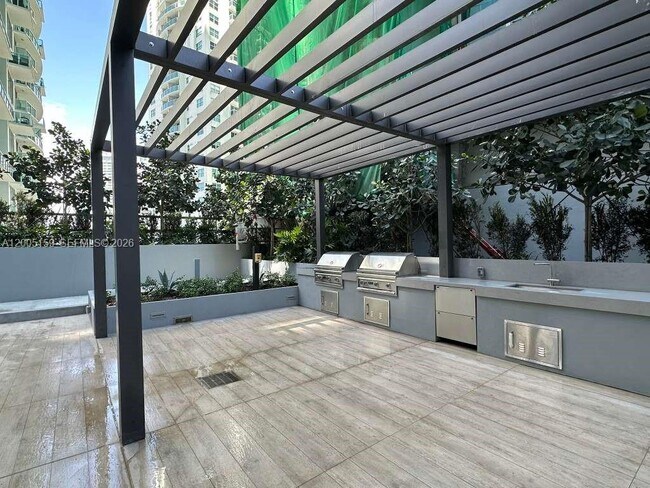 Building Photo - 77 SE 5th St