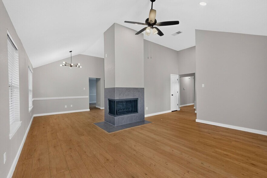 Building Photo - 405 Phillips Dr