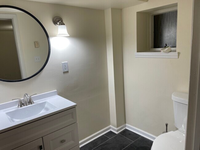 Building Photo - 224 Mill St