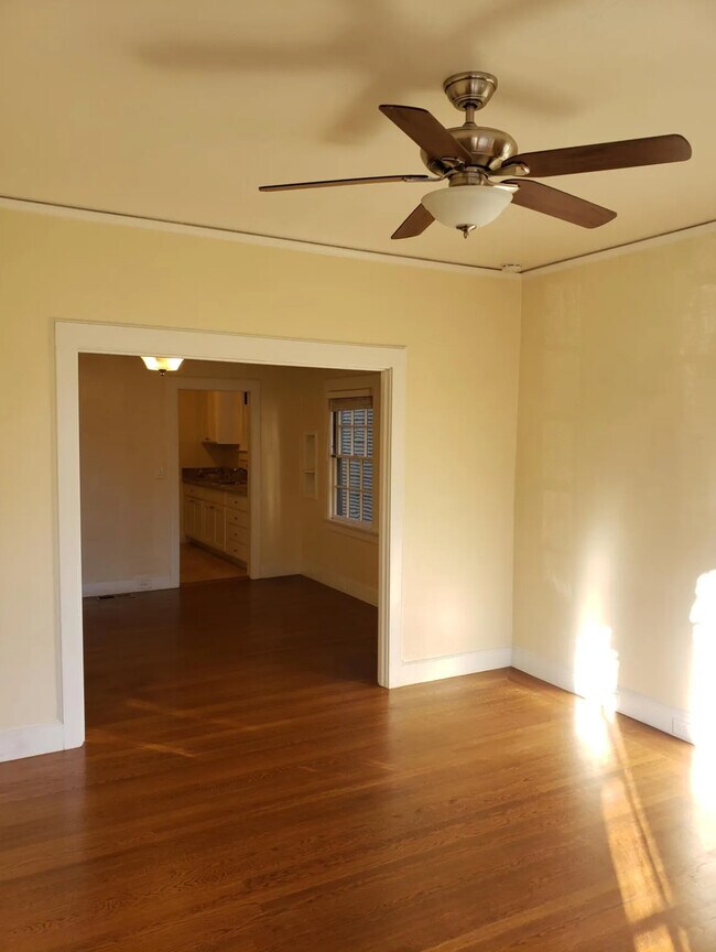 Building Photo - I St