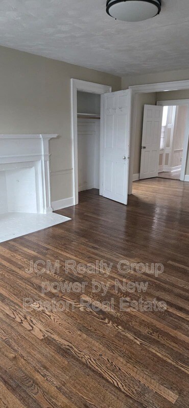 Building Photo - 86 Main St