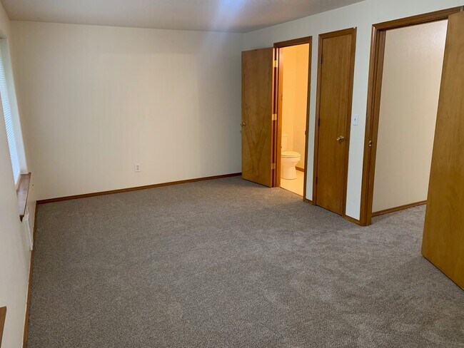 Building Photo - wuw01