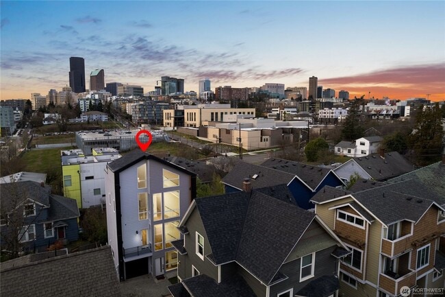 Building Photo - 3Bd/3.25Ba Seattle House