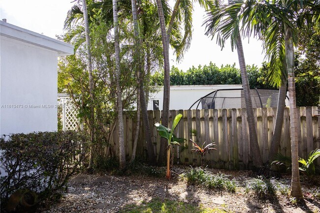 Building Photo - 8926 Dickens Ave