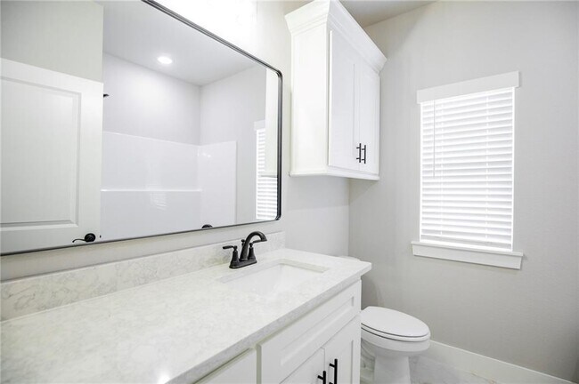 Building Photo - 14 Kinloch Dr