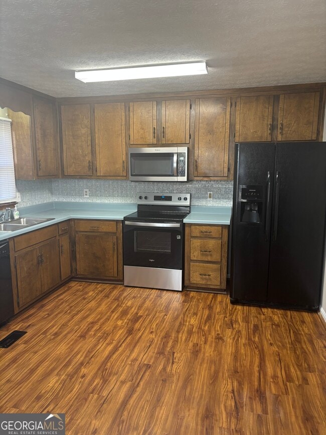 Building Photo - 256 Frederick Dr