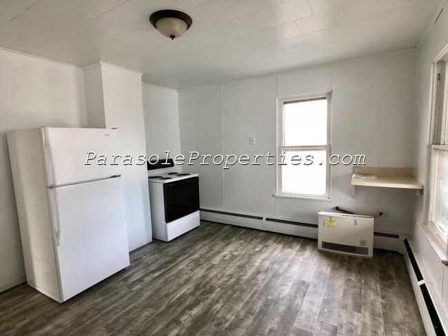 Building Photo - 49 James St