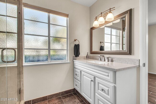 Building Photo - 4623 E Catalina Dr