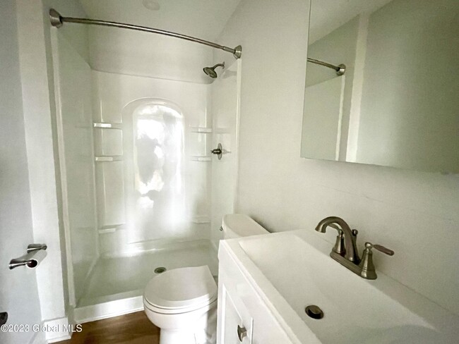 Building Photo - 423 Broadway