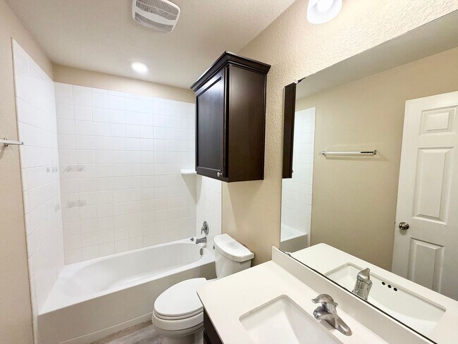 Building Photo - Beautiful 4 Bedroom Home in Park Meadows – Available December 1st!