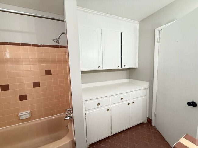 Building Photo - Renovated Multi-Story Brick House in East Nashville - Fenced in Yard