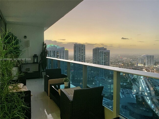 Building Photo - 200 Biscayne Blvd Way