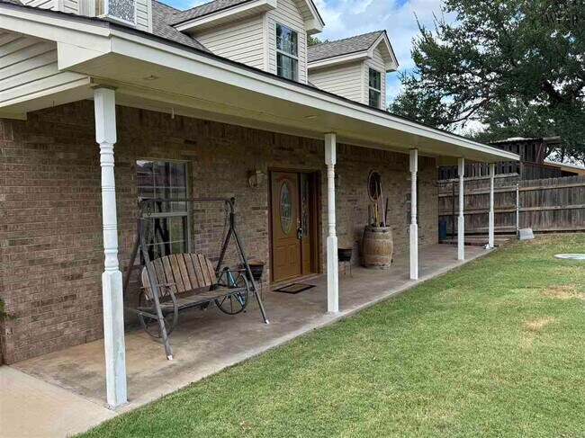 Building Photo - 609 Shoreline Dr