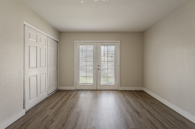 Building Photo - 2 Bedroom 2 Bathroom Town-home in Central Phoenix!!