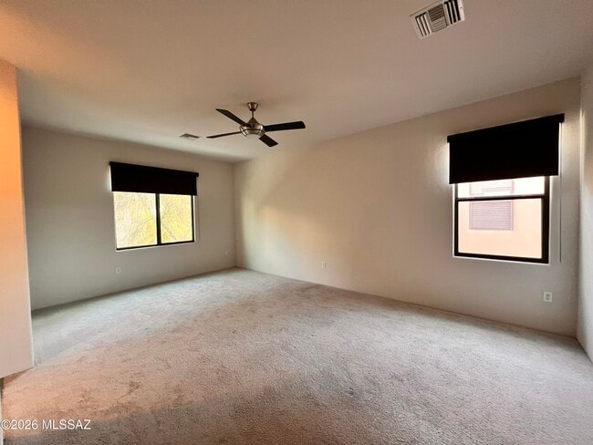 Building Photo - 391 E Calderwood Rd