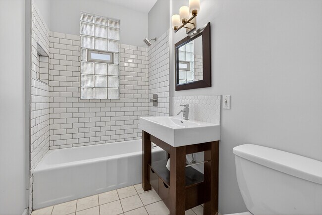 Building Photo - 1657 N Harding Ave