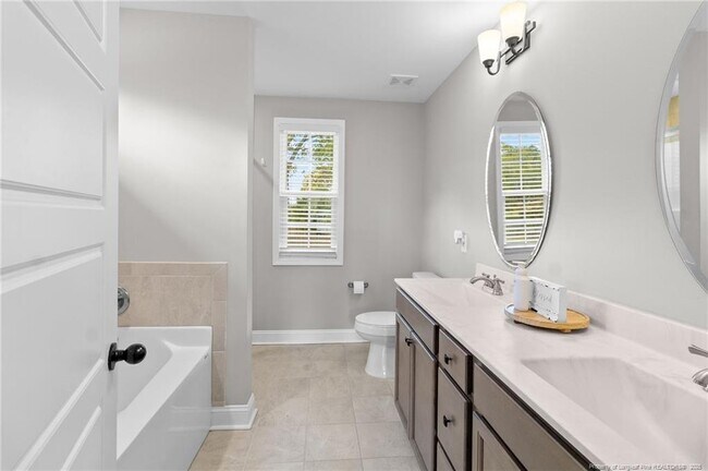 Building Photo - 101 E 6th Ave