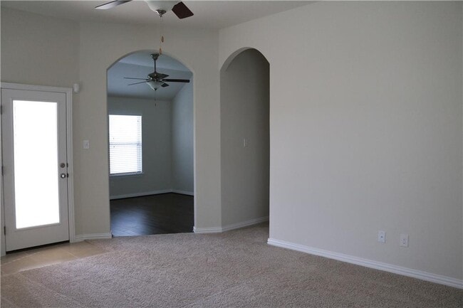 Building Photo - 913 Wolcott Dr