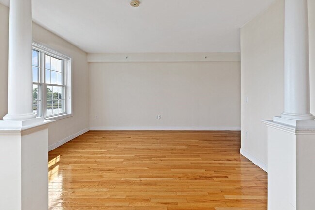 Building Photo - 145 Bennington St