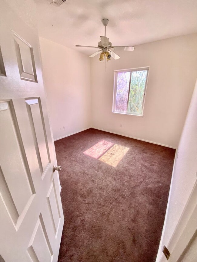 Building Photo - Make yourself at home in this delightful Bakersfield Single-family home, with 3 bedrooms + studio...