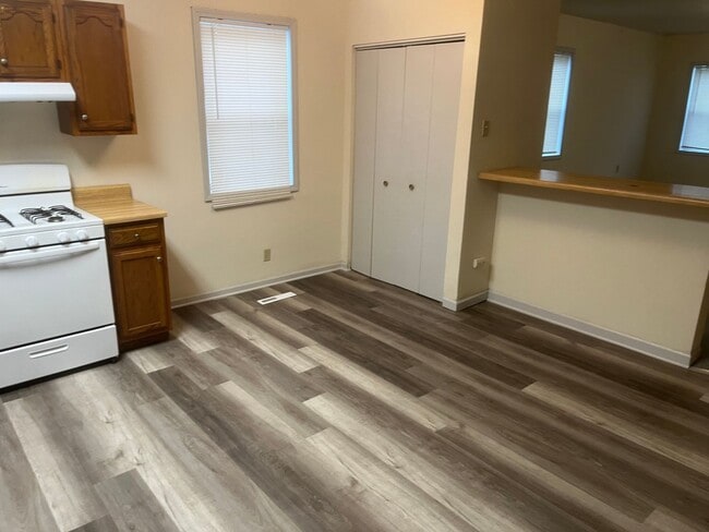 Building Photo - 1605 Hinkson Ave