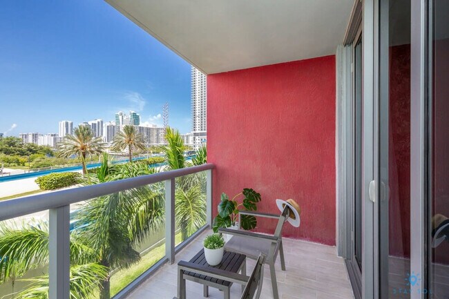 Building Photo - 2602 E Hallandale Beach Blvd