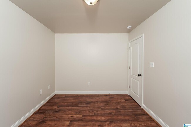 Building Photo - 6916 Meadow Ridge Dr