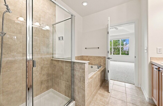 Building Photo - $2,895.95 with $300 Off the first month's rent, 2 Beds - 2.5 Bath, Townhome in Lone Tree with Bal...