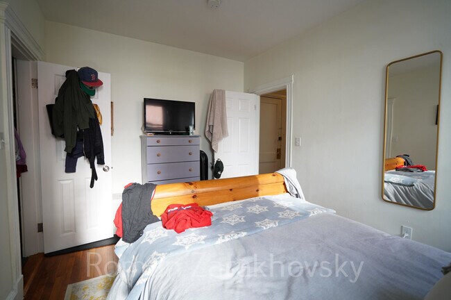 Building Photo - 74 Brainerd Rd