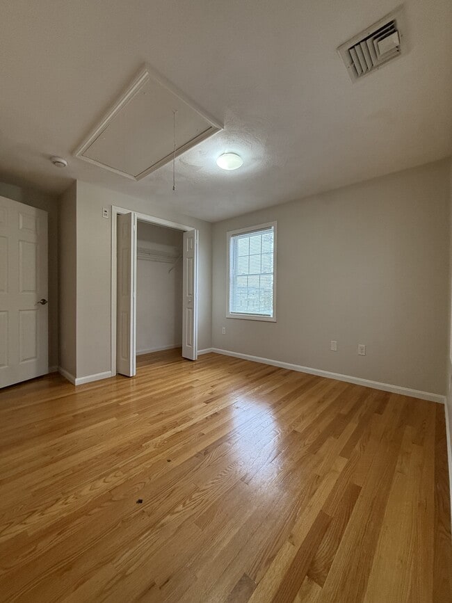 Building Photo - 5 Kensington Park