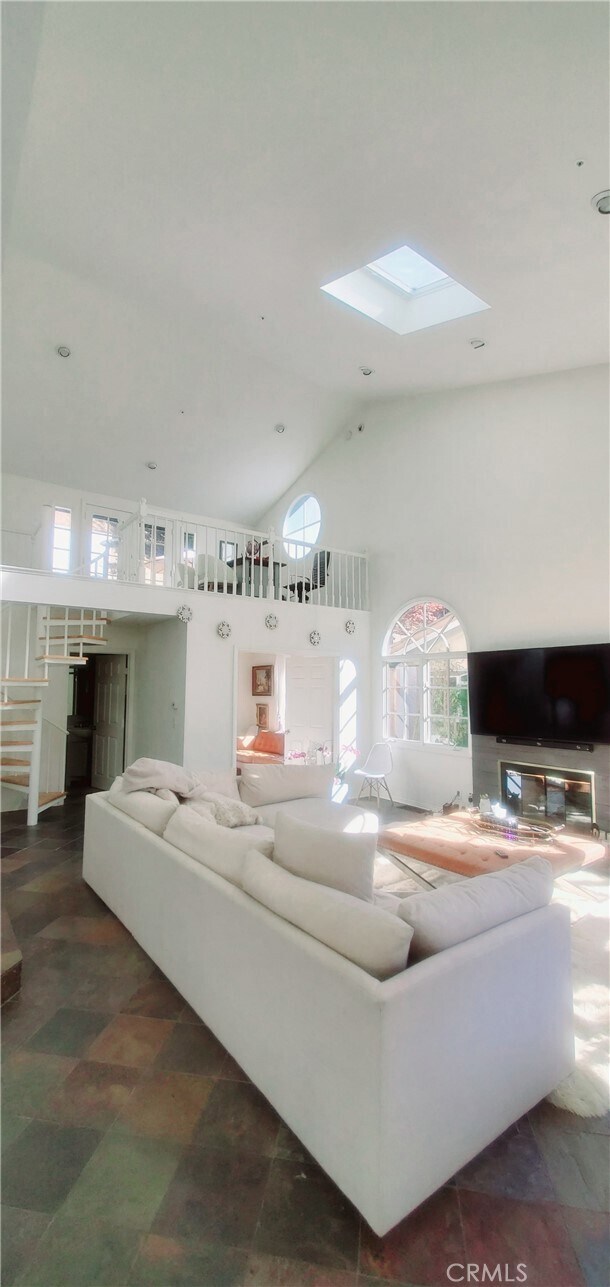 Building Photo - 8032 Willow Glen Rd