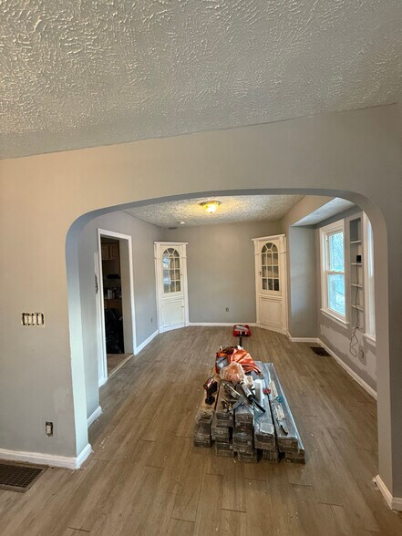 Building Photo - 3549 E 104th St