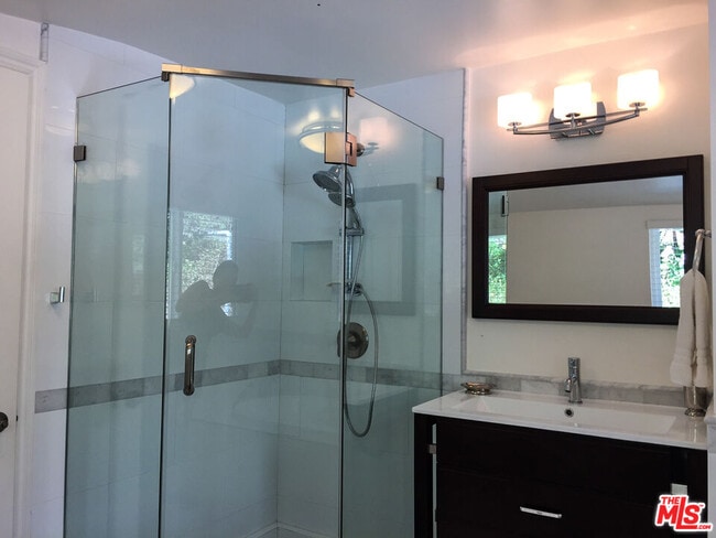 Building Photo - 1572 N Beverly Glen Blvd