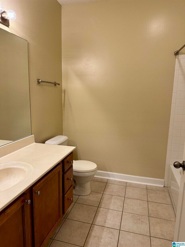 Building Photo - 208 Sterling Oaks Dr