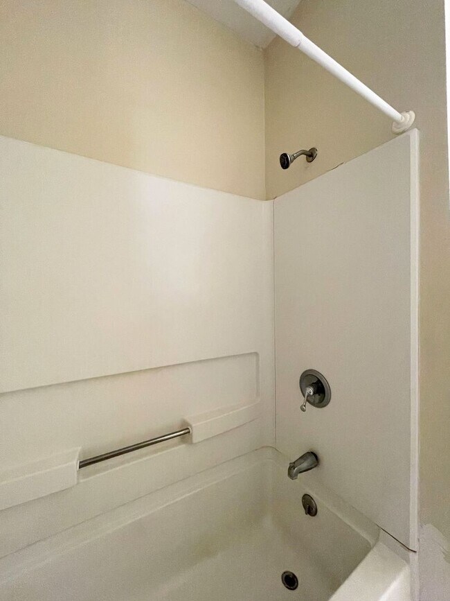 Building Photo - 120 W 10th Ave